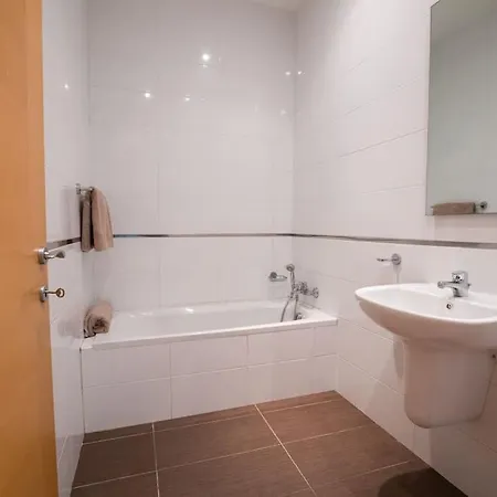 Spinola Bay Large 1 Bedroom For 4